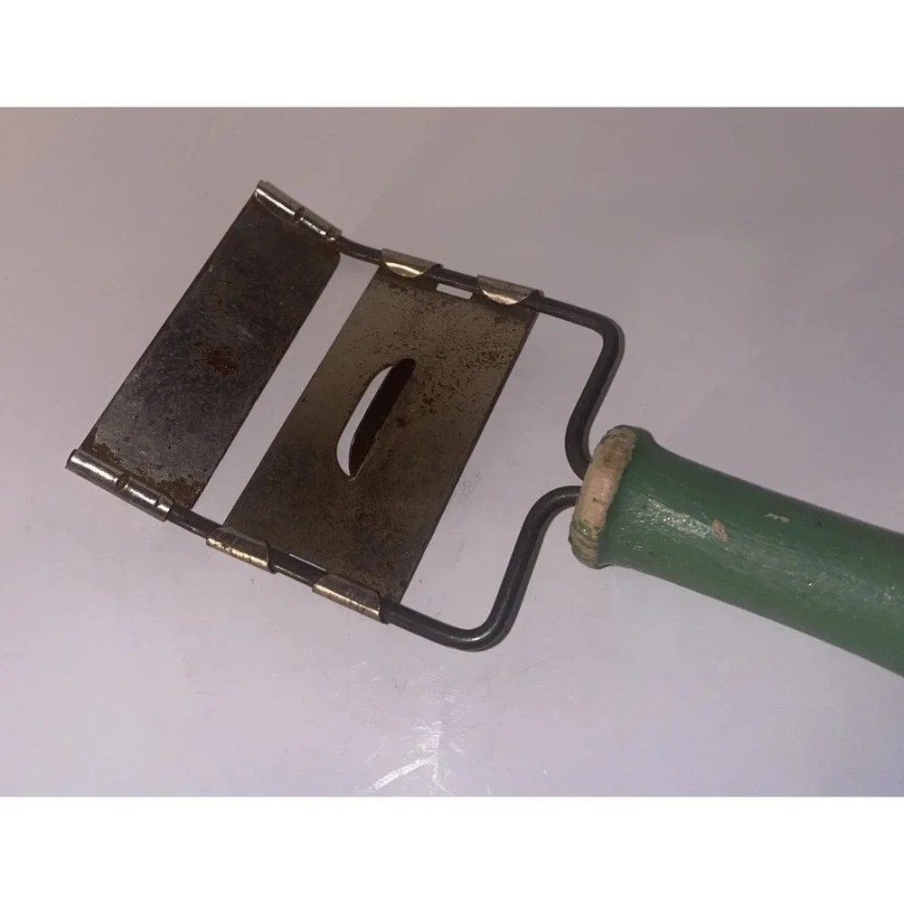 VINTAGE GREEN WOODEN HANDLE CHEESE SLICER